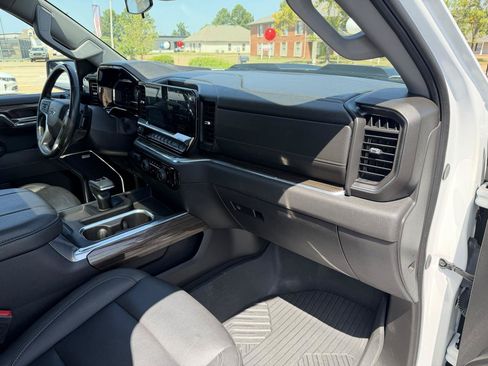 Used 2024 Chevrolet Silverado 1500 LT Trail Boss w/ Convenience Package II AWD/4WD image 20