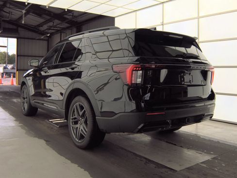 Used 2025 Ford Explorer ST-Line w/ ST-Line Street Pack AWD/4WD image 6