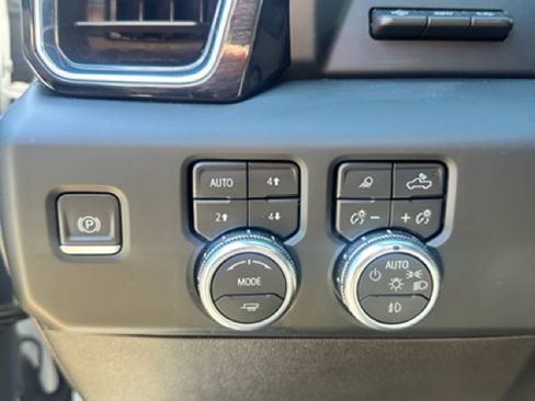 Used 2023 GMC Sierra 1500 Denali w/ Technology Package AWD/4WD image 12