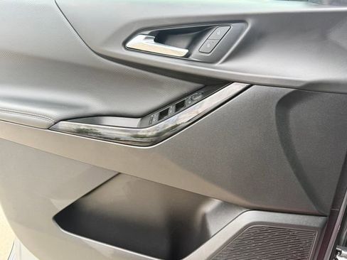 Used 2025 Chevrolet Equinox LT FWD image 22