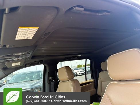 Used 2022 Chevrolet Suburban Premier AWD/4WD image 8