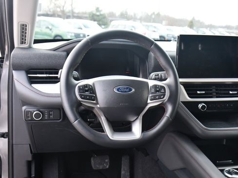 Used 2025 Ford Explorer Active image 12