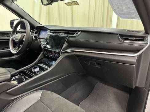 Used 2023 Jeep Grand Cherokee Altitude image 21