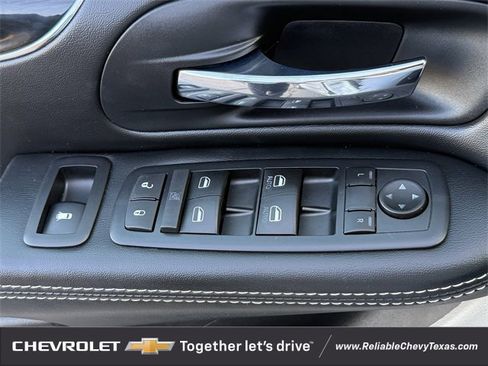 Used 2016 Dodge Grand Caravan SE image 21