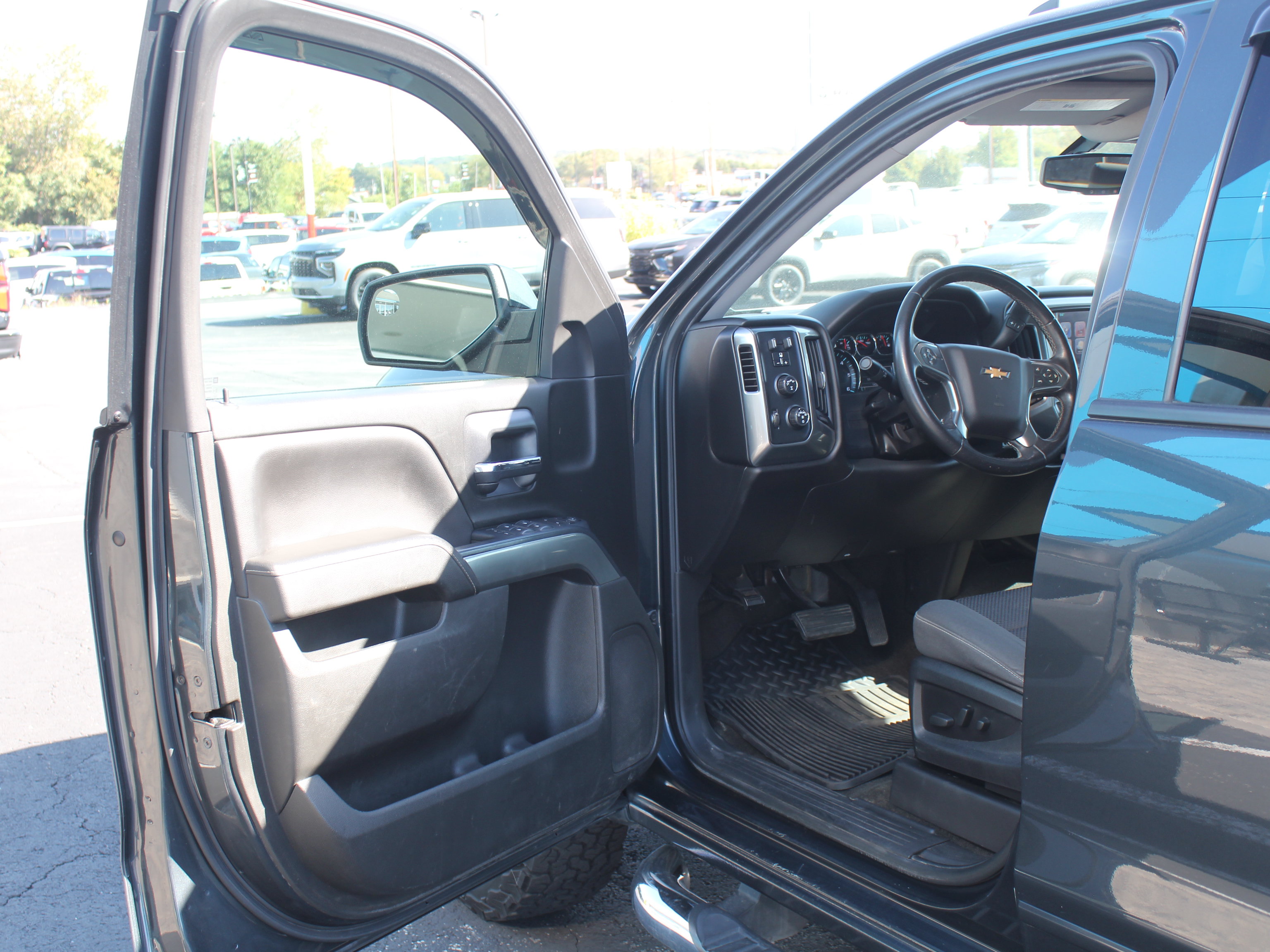 Used 2018 Chevrolet Silverado 1500 LT w/ All Star Edition AWD/4WD image 12