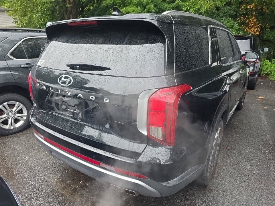 Used 2023 Hyundai Palisade Limited FWD image 2