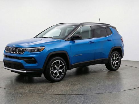 Used 2025 Jeep Compass Limited AWD/4WD image 3