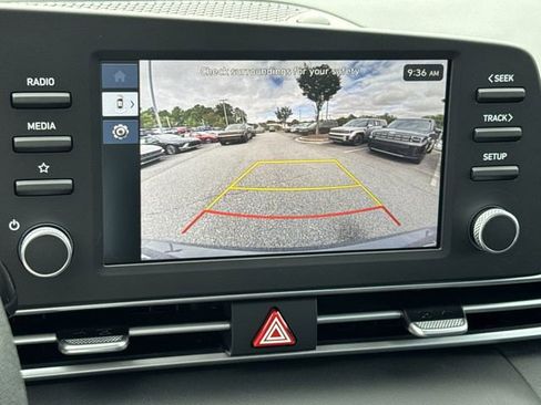 Used 2025 Hyundai Elantra Blue image 22