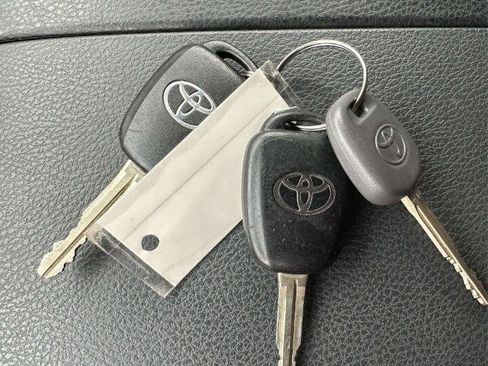 Used 2015 Toyota Highlander Plus AWD/4WD image 34