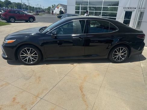Used 2024 Toyota Camry XLE FWD image 4
