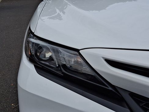 Used 2021 Toyota Camry SE FWD image 9