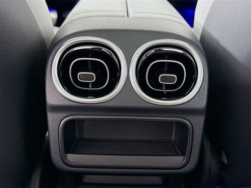 Used 2025 Mercedes-Benz C 300 4MATIC Sedan image 26