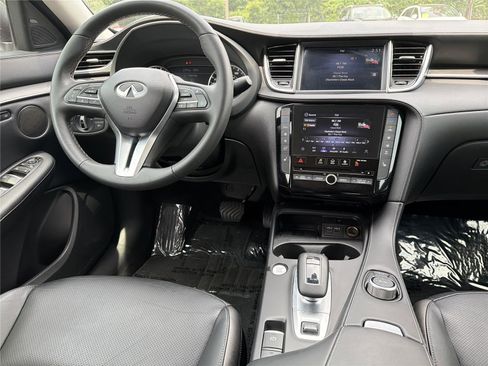 Used 2024 INFINITI QX50 Luxe AWD/4WD image 3