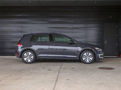 Used 2019 Volkswagen e-Golf SE w/ Driver Assistance Package image 8