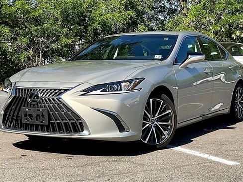 Used 2024 Lexus ES 350 w/ Premium Package FWD image 3