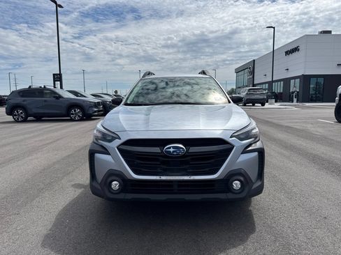 Used 2024 Subaru Outback Premium AWD/4WD image 2