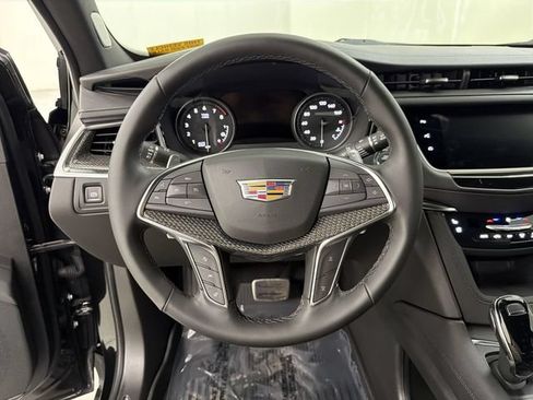 Certified 2026 Cadillac XT5 Sportv w/ LPO, Floor Liner Package AWD/4WD image 20