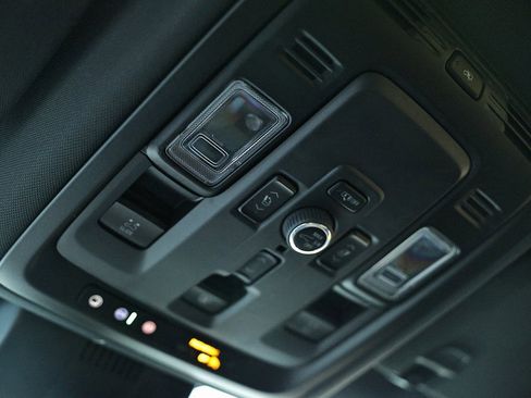 Used 2025 Chevrolet Tahoe High Country image 43