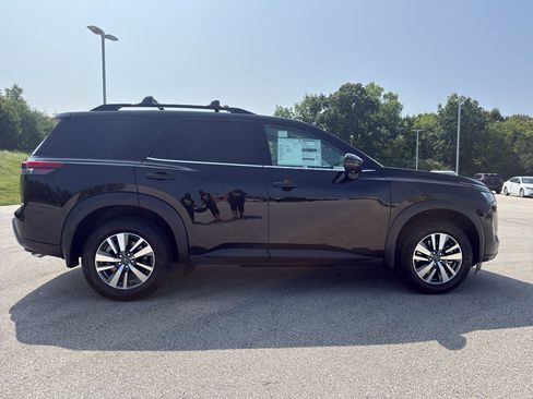 New 2026 Nissan Pathfinder SL AWD/4WD image 4