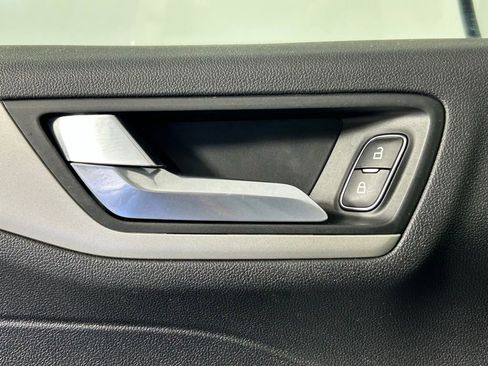 Used 2021 Ford Escape SE w/ SE Sport Appearance Package image 31