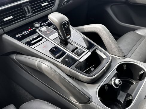 Used 2019 Porsche Cayenne image 25