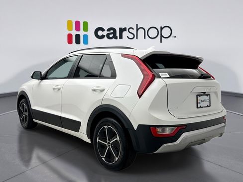 Used 2023 Kia Niro LX image 3