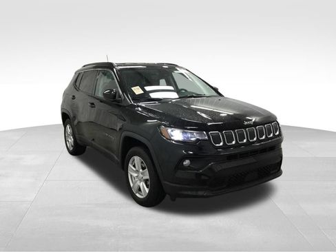 Used 2022 Jeep Compass Latitude w/ Convenience Group AWD/4WD image 2