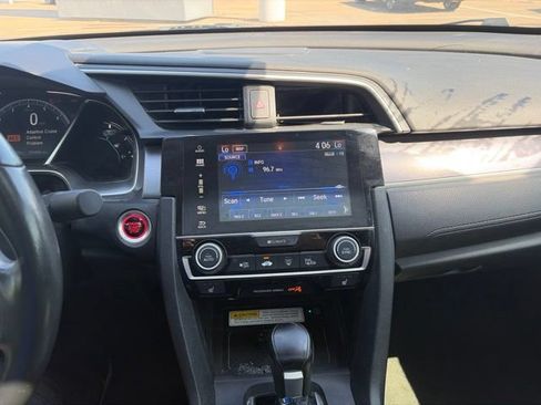 Used 2018 Honda Civic Touring image 10