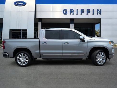 Used 2024 Chevrolet Silverado 1500 High Country w/ High Country Premium Package AWD/4WD image 3