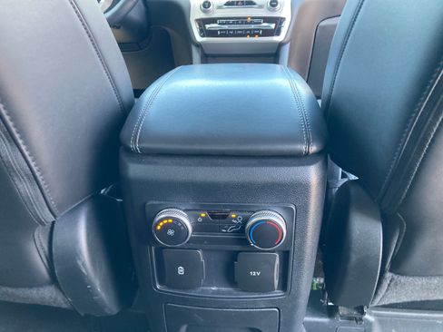 Used 2022 Ford Explorer XLT w/ Equipment Group 202A AWD/4WD image 14