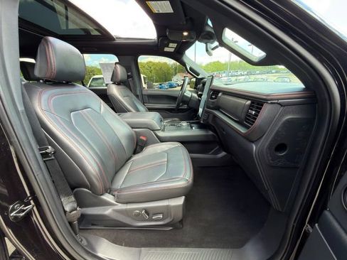 Used 2024 Ford Expedition Limited RWD image 9
