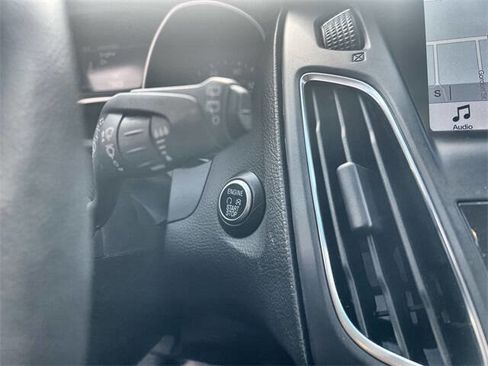 Used 2017 Ford Focus Titanium image 15
