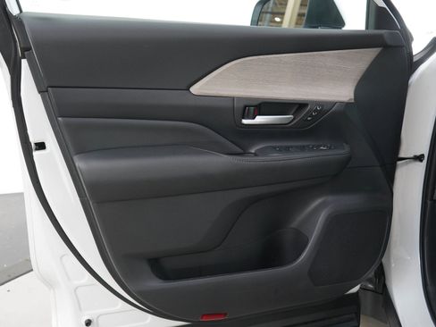 Used 2026 Toyota Grand Highlander AWD image 23