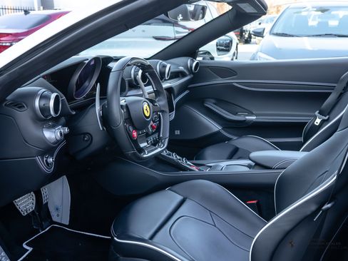 Certified 2020 Ferrari Portofino image 15