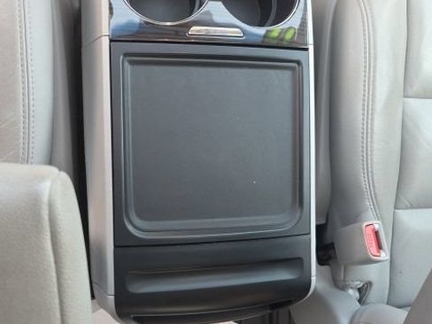 Used 2017 Toyota Sienna XLE w/ XLE Navigation Package FWD image 16