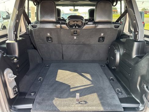 Used 2018 Jeep Wrangler Unlimited Sahara w/ Quick Order Package 24M Moab image 8