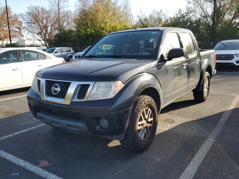 Used 2016 Nissan Frontier SV image 3