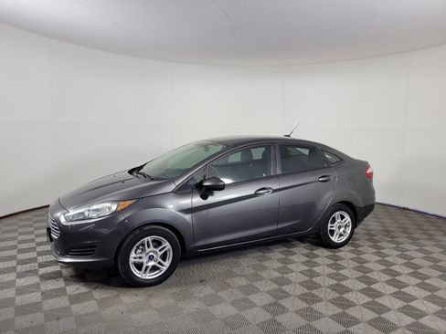 Used 2019 Ford Fiesta SE FWD image 2