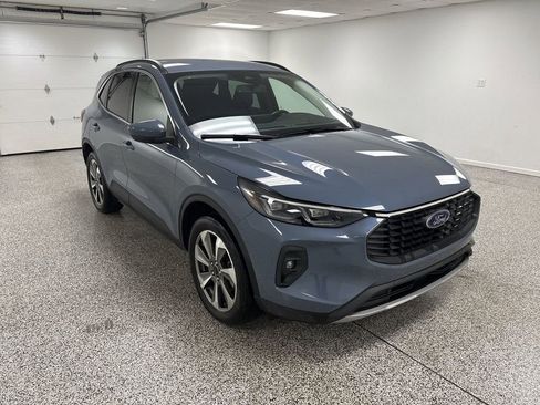 Used 2025 Ford Escape Platinum image 2