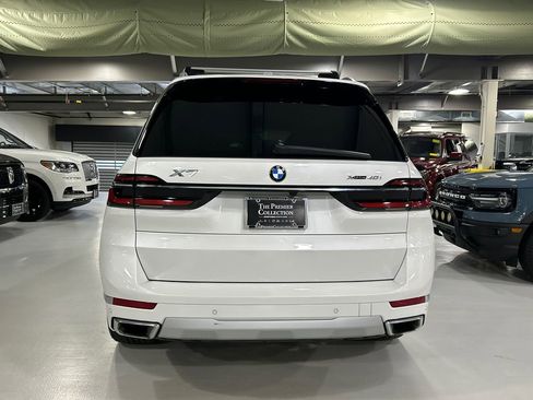 Used 2023 BMW X7 xDrive40i w/ Premium Package AWD/4WD image 3