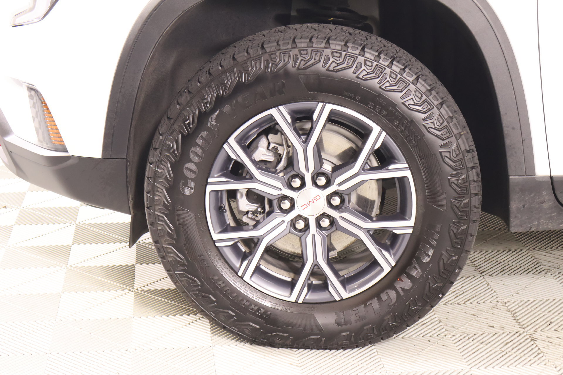 Used 2026 GMC Acadia AT4 w/ Luxury Package AWD/4WD image 19