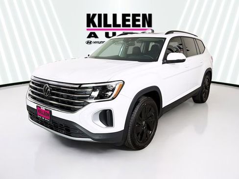 Used 2025 Volkswagen Atlas SE image 3