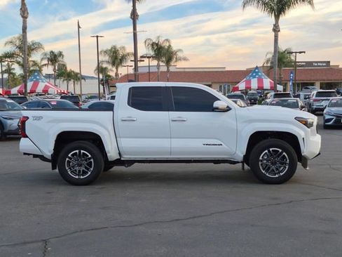 Used 2024 Toyota Tacoma TRD Sport w/ TRD Sport Upgrade Package AWD/4WD image 4