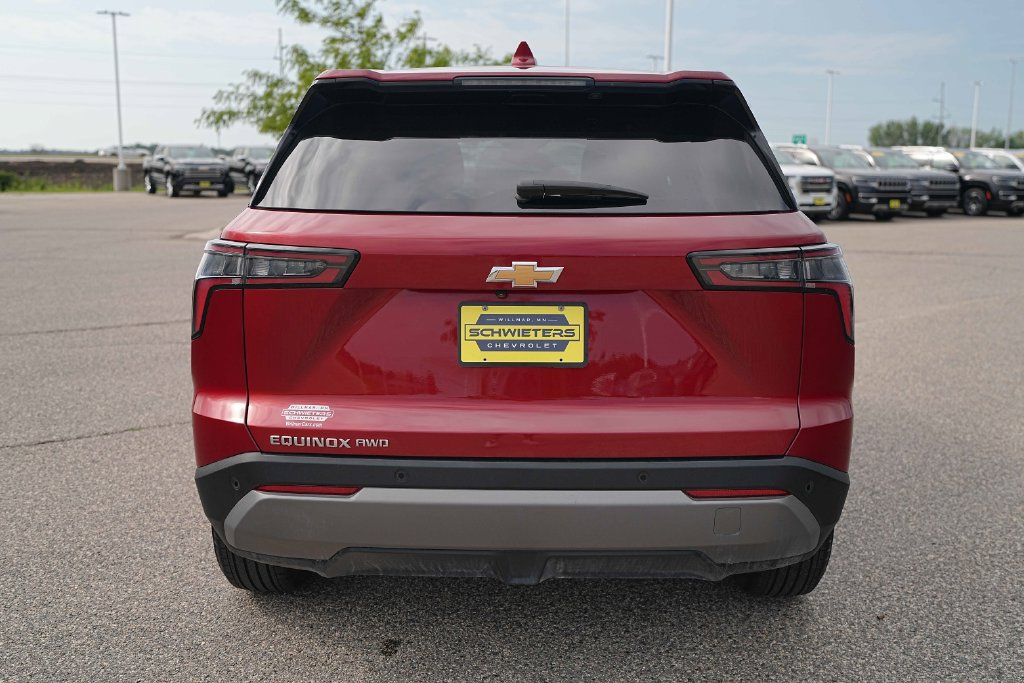Used 2026 Chevrolet Equinox LT AWD/4WD image 8