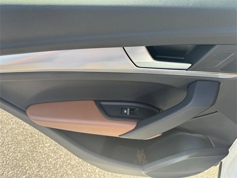 Certified 2025 Audi Q5 2.0T Premium w/ Convenience Plus Package image 37