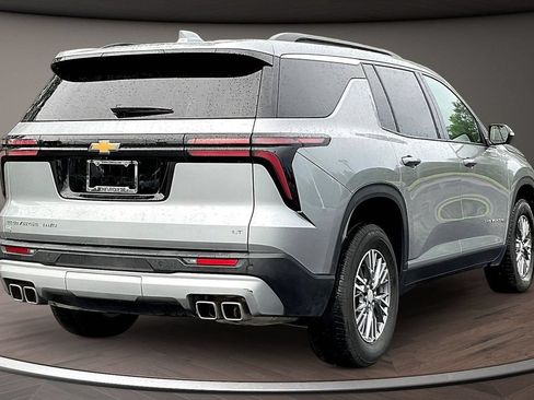 Used 2024 Chevrolet Traverse LT AWD/4WD image 7