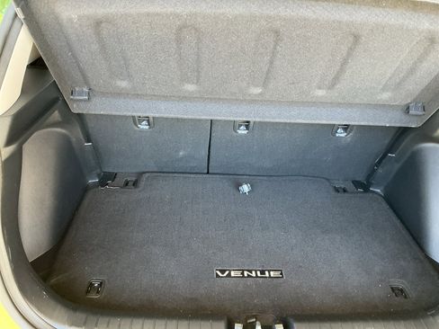 Certified 2024 Hyundai Venue SEL image 17