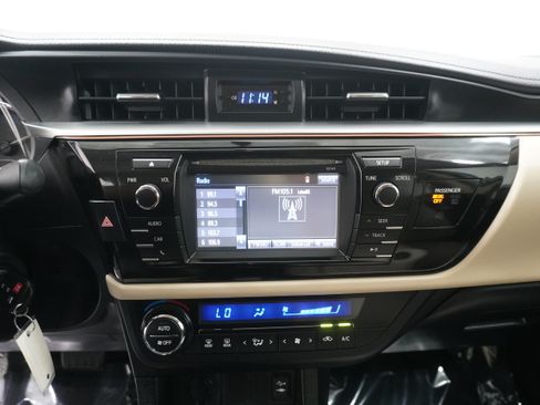 Used 2015 Toyota Corolla LE FWD image 18