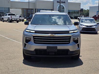 Used 2024 Chevrolet Traverse LT
