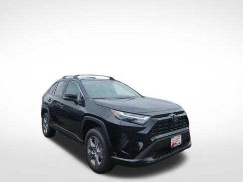 Used 2025 Toyota RAV4 XLE AWD/4WD image 2